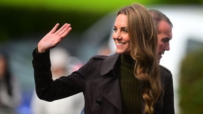 Princezna z Walesu oblékla čokoládově hnědý trenčkot přesně podle aktuálních trendů Princezna z Walesu oblékla čokoládově hnědý trenčkot přesně podle aktuálních trendů