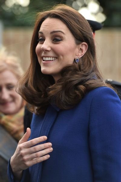 S odzbrojující úsměvem, jako ostatně vždy, vyřešila britská vévodkyně Kate (36) problém