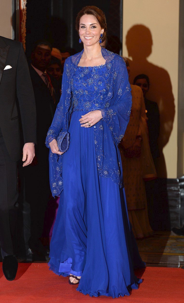 Vévodkyně Kate v šatech Jenny Packham