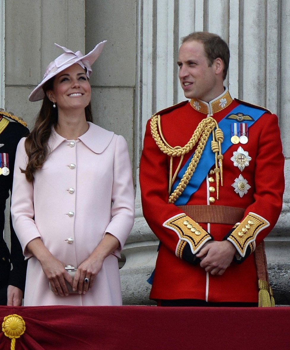 2013 – Celá v růžové na události „Trooping the Colour“