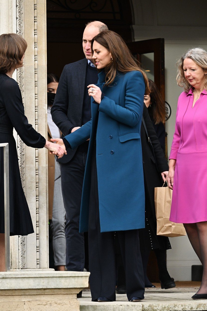 Kate Middleton se ukázala ve společnosti s náušnicemi za 7 liber.