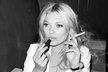 Kate Moss nevydrží bez cigarety ani hodinu!