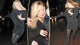 Kate Moss v tom zase lítá: Opilá s vínem se potácela po ulici!