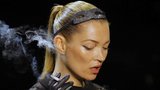 Kate Moss: Zkouší hypnózu, aby se odnaučila kouřit! 