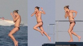 Kate Moss si užívá dovolenou na jachtě. Do moře z ní skáče jen tak nahoře bez
