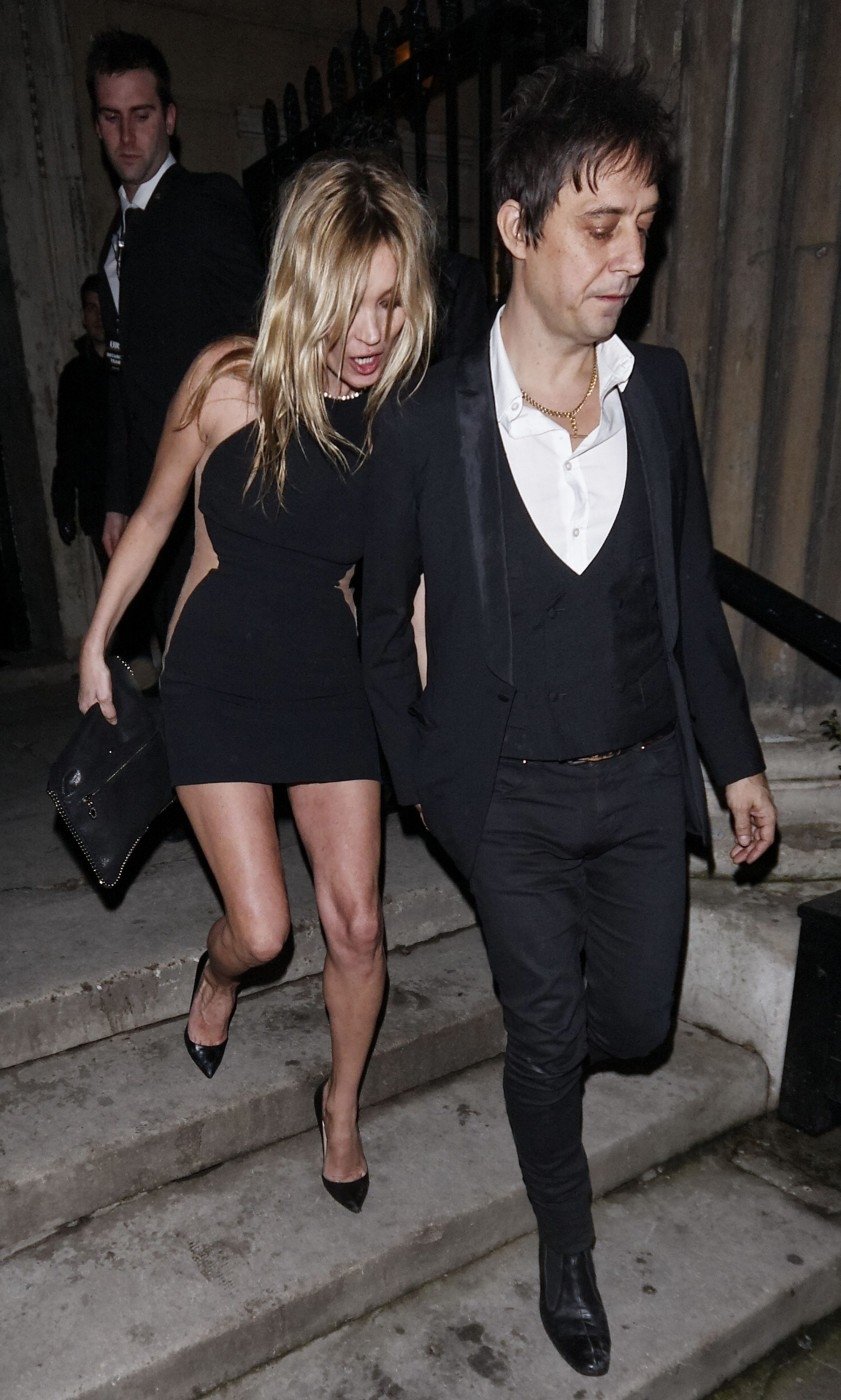 Kate Moss se svým manželem opouštěla party už značně společensky unavená