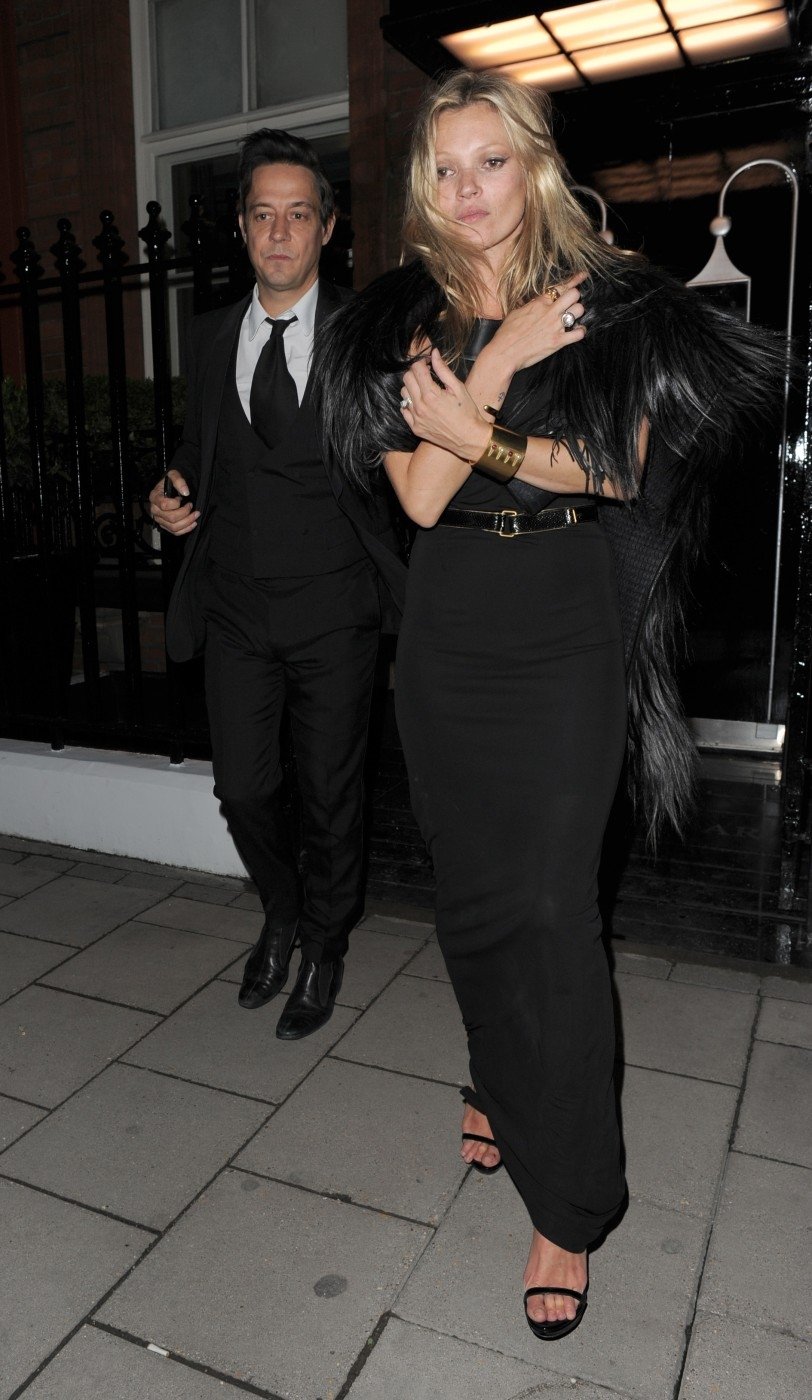 Kate Moss dorazila na charitativní večírek se svým manželem