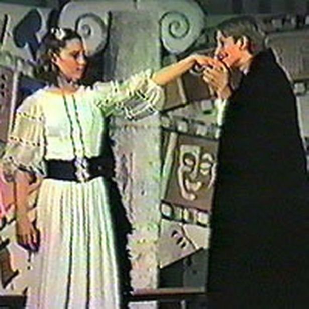 Kate při divadelní hře v roce 1995