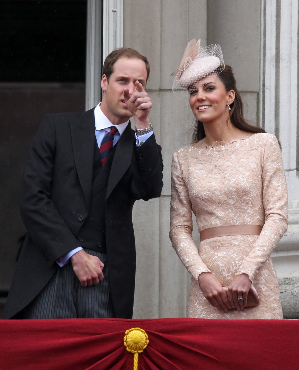William a Kate na balkoně Buckinghamského paláce