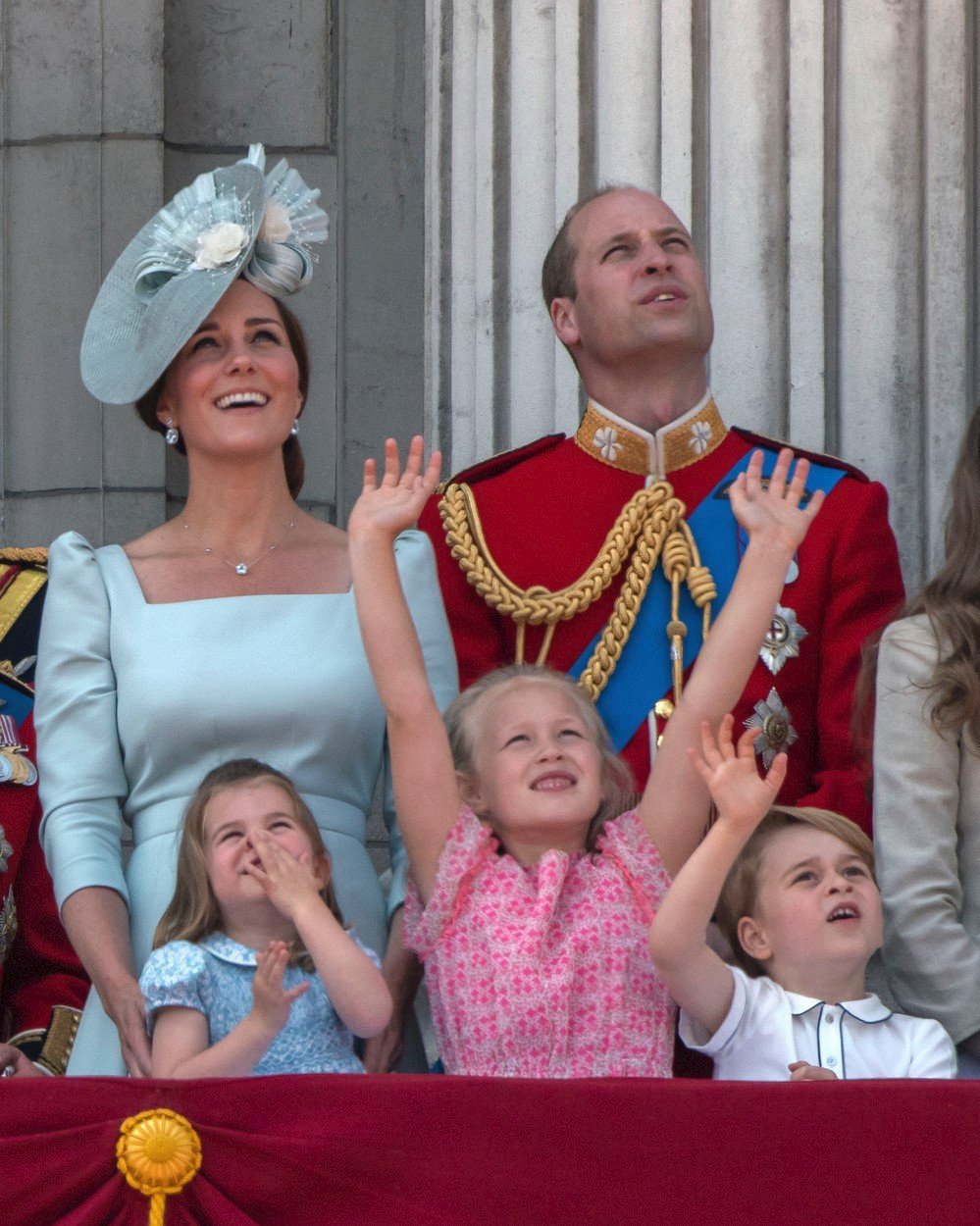 Vévodkyně Kate a princ William s dětmi.