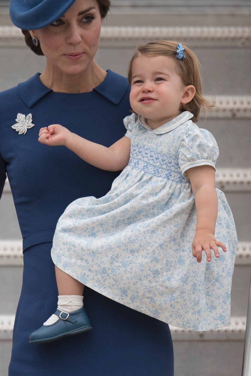 Vévodkyně Kate s malou Charlotte.