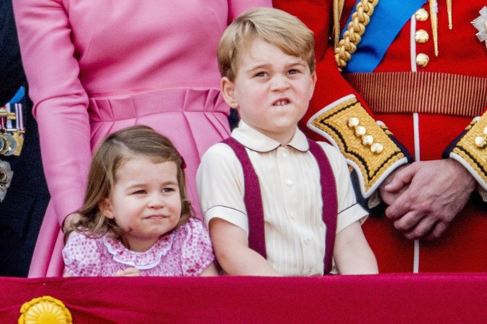 Kate se dvěma starším dětmi na Trooping the Colour Ceremony