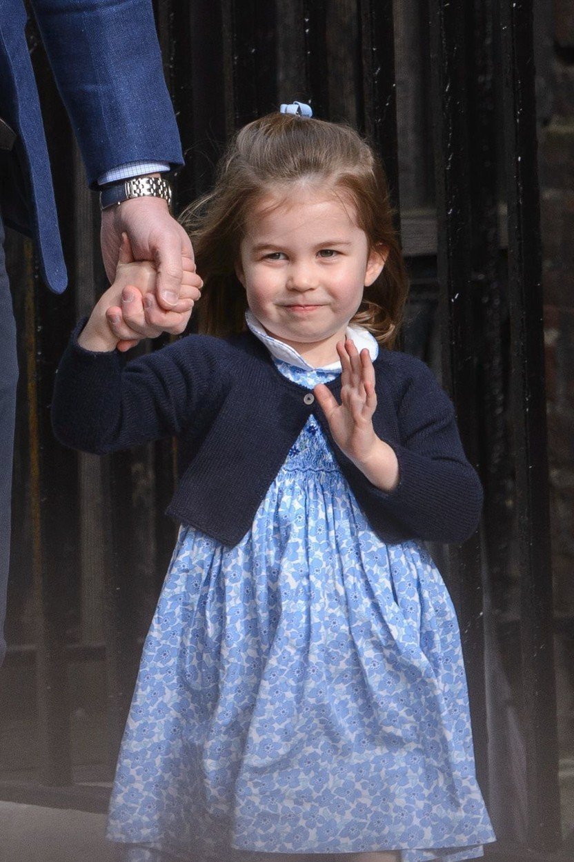 Charlotte se jde podívat na Louise do porodnice