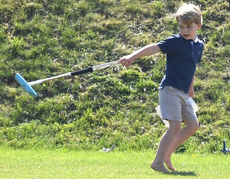 Vévodkyně Kate vyrazila s malým princem Georgem a princeznou Charlotte na každoroční The Maserati Royal Charity Polo Trophy, kde společně fandili tatínkovi, princi Williamovi.