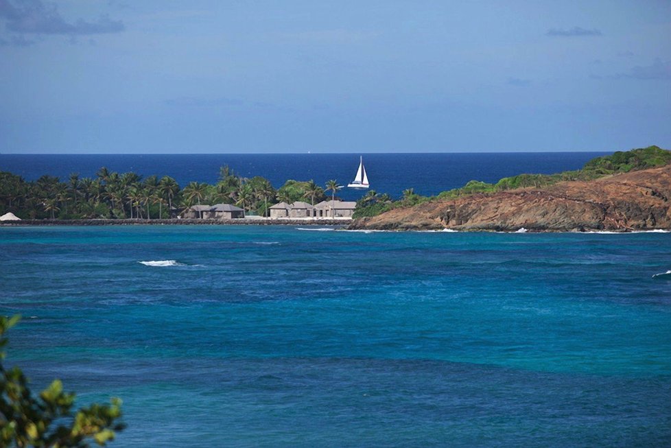 Ostrov Mustique, kam se na dovolenou vypravili William a Kate s rodinou