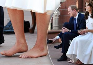 Vévodkyně Kate na návštěvě Indie ukázala nohy, ale moc vábný pohled to nebyl.