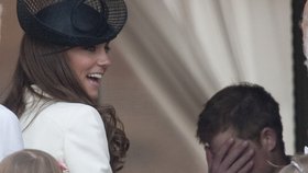 Kate rozesmál princ Harry. Copak asi řekl vtipného?