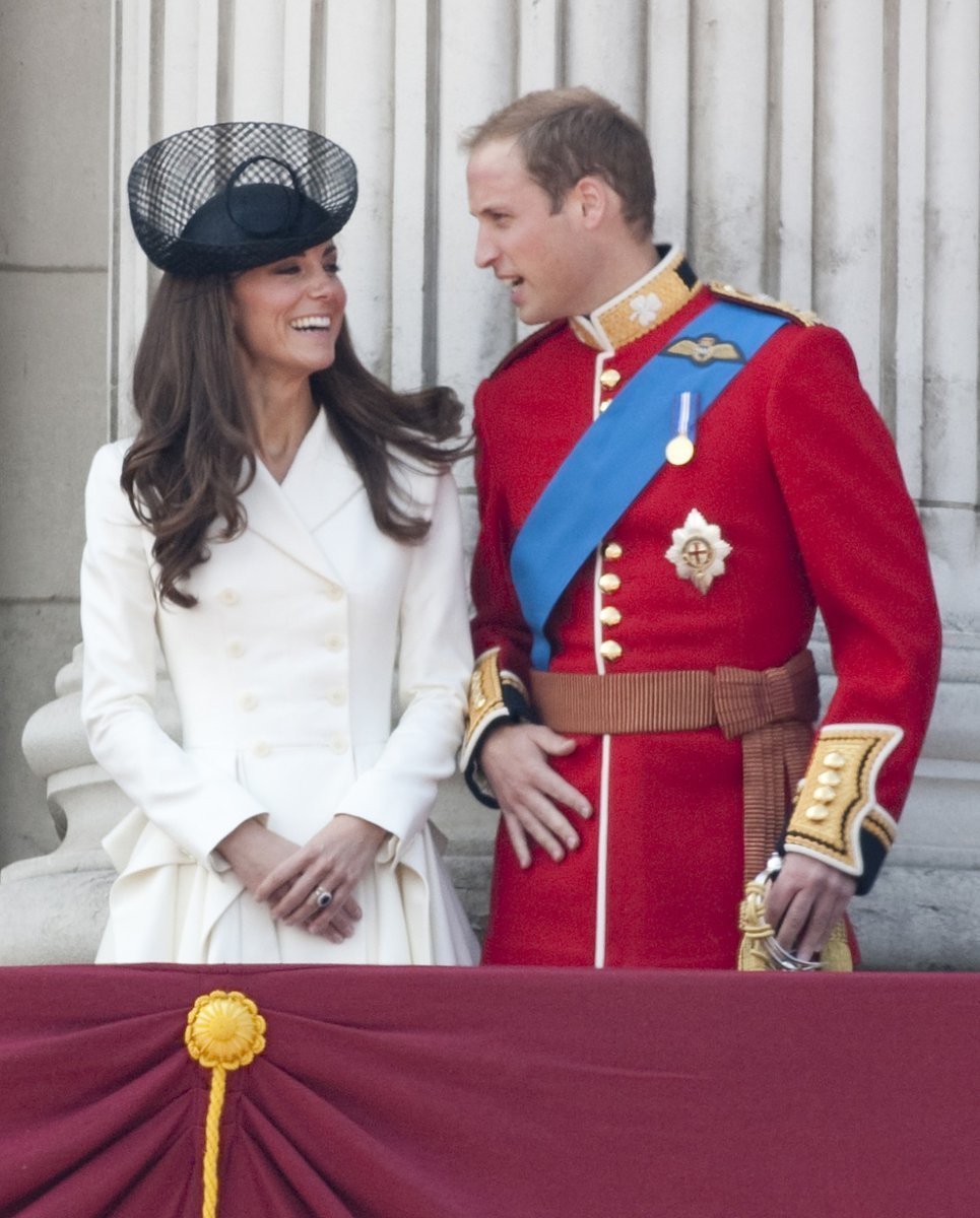 11. června 2011 Kate a William vyrazili na svatbu Sama Waleyho Cohena a Annabel Balliny