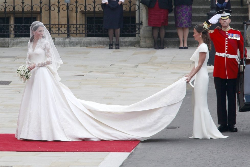 Catherine už je rok vdaná za následníka britského trůnu