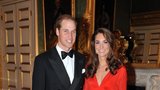 Skandál pro královskou rodinu: Tajné FOTO Kate a Williama v plavkách