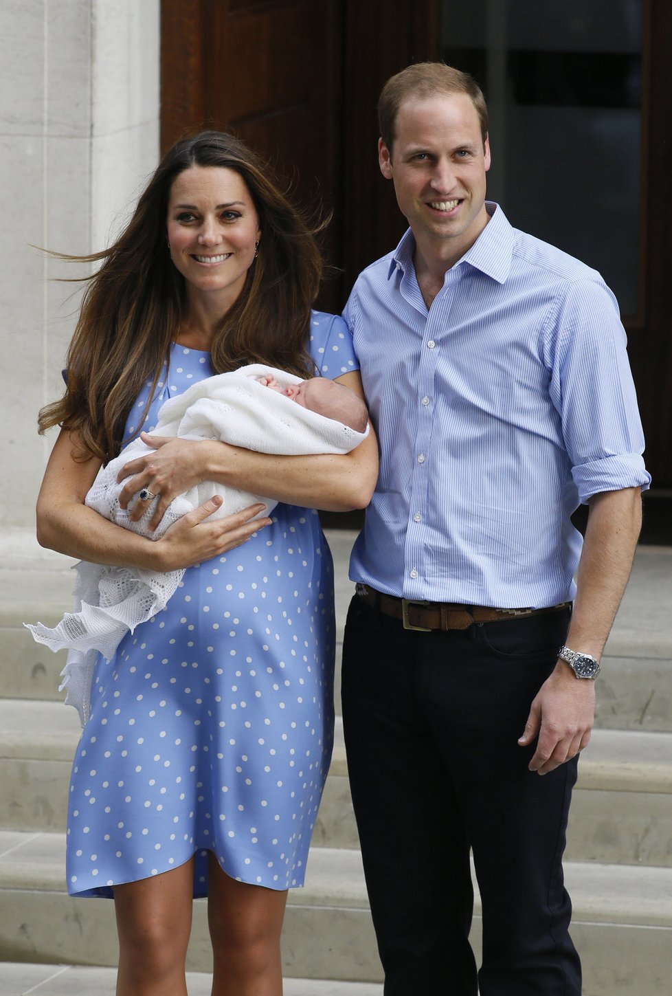 George je prvorozeným synek Kate a Williama a budoucím panovníkem britského trůnu. Narodil se 22.7.2013.