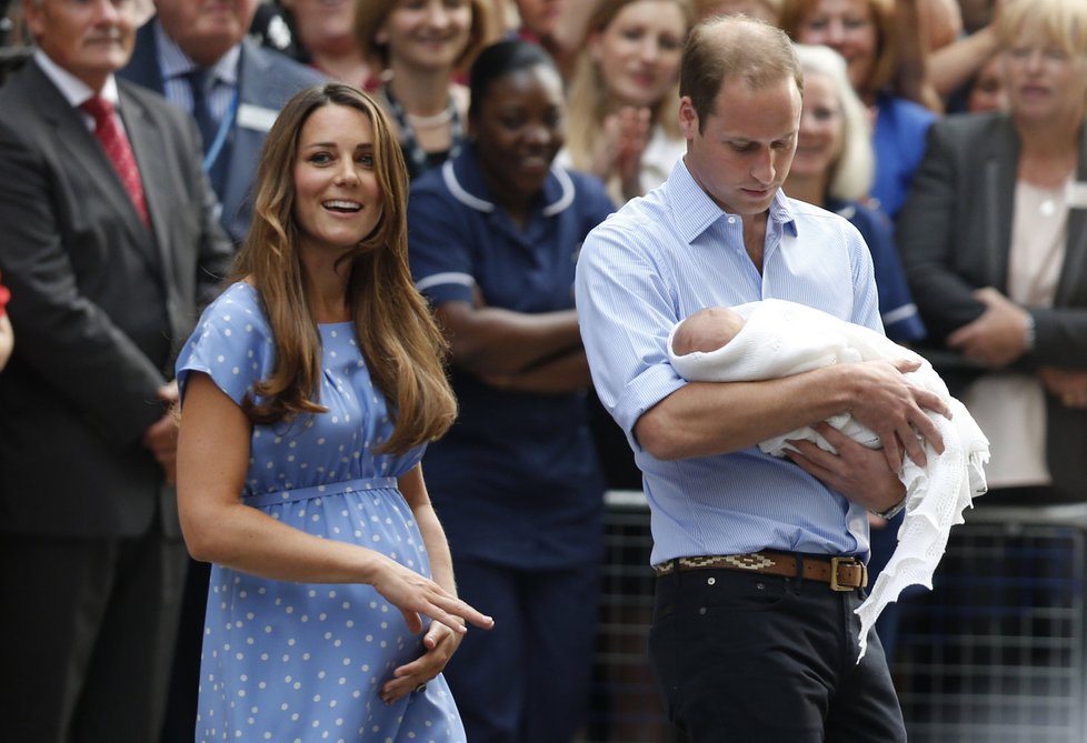 Kate svěřila prince do náruče otce Williama