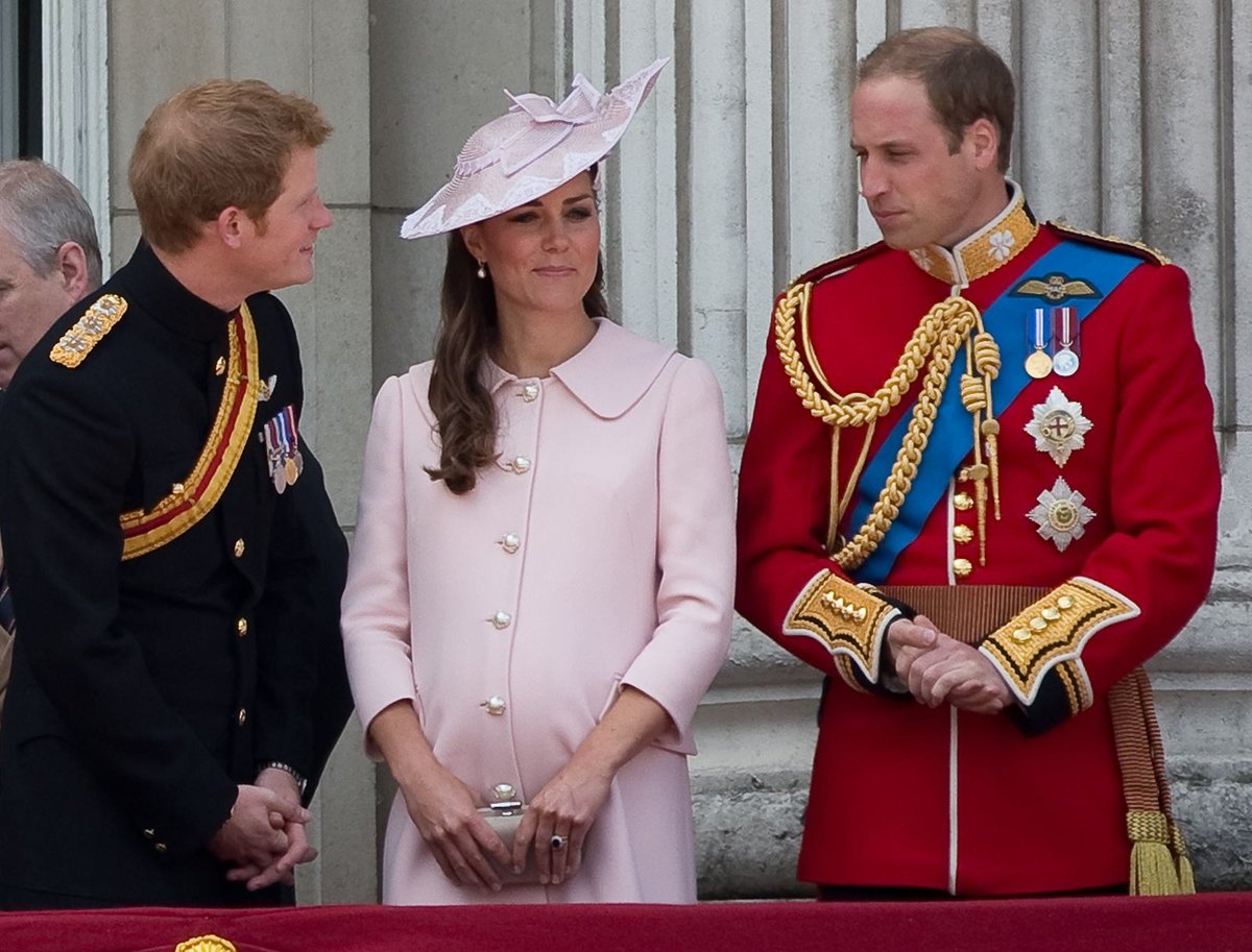 Prince Harry (L), Prince William (R) and Catherine, Duchess of Cambridge stand on the balcony of Buckingham Palace after the Trooping the Colour ceremony in central London June 15, 2013. Trooping the Colour is a ceremony to honour the sovereign&#39;s official birthday.    REUTERS/Paul Hackett (BRITAIN - Tags: ANNIVERSARY ENTERTAINMENT SOCIETY ROYALS)