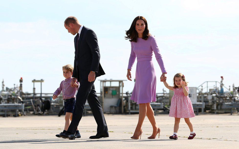 William, Kate a jejich děti George a Charlotte na oficiální návštěvě Německa.
