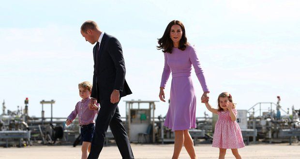 William, Kate a jejich děti George a Charlotte na oficiální návštěvě Německa.
