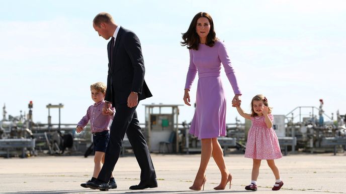 William, Kate a jejich děti George a Charlotte na oficiální návštěvě Německa.