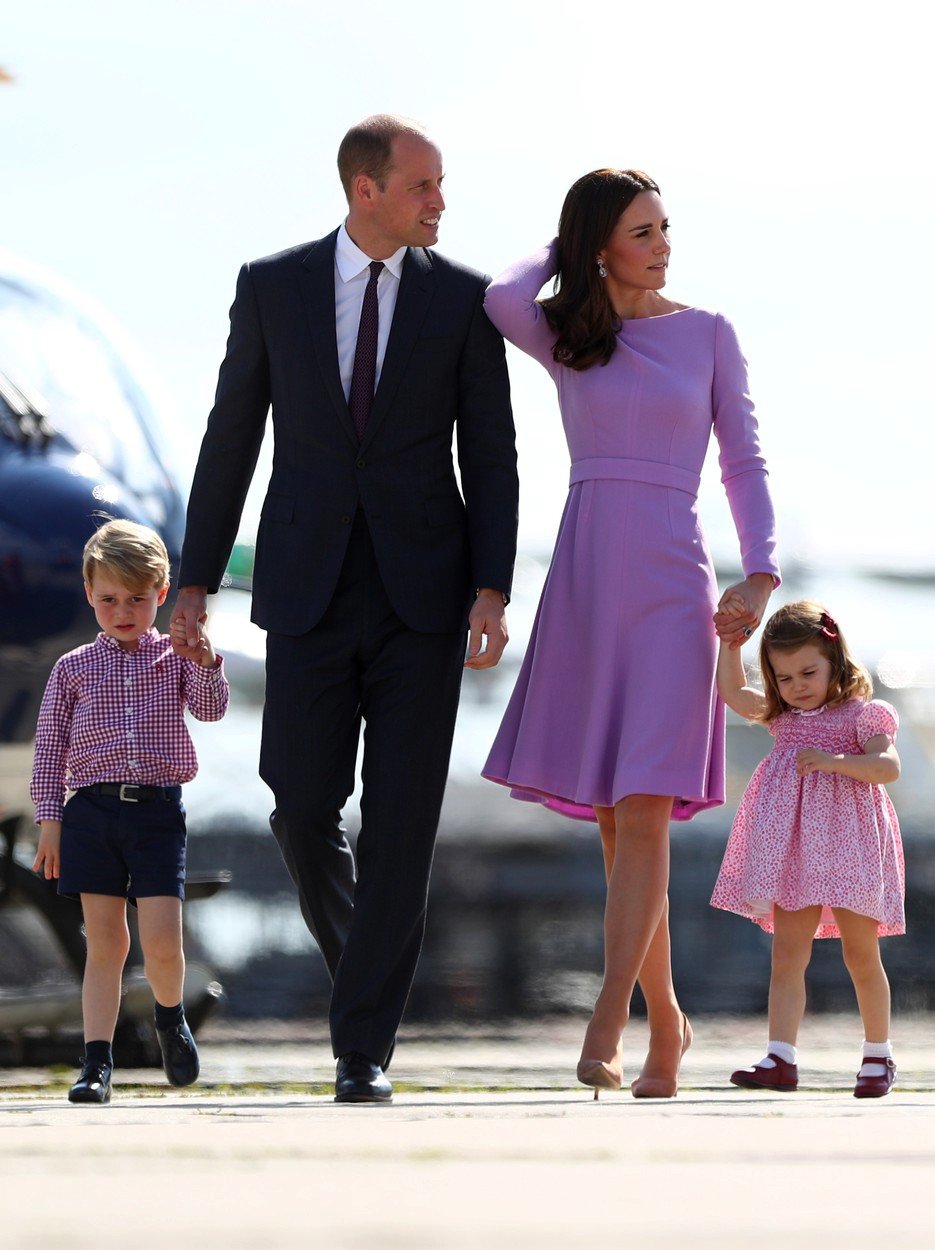 William, Kate a jejich děti George a Charlotte na oficiální návštěvě Německa.