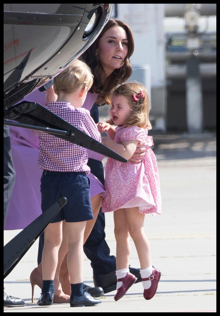 Princezna Charlotte se vztekala a maminka Kate ji musela uklidňovat.