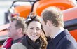 Kate poprvé oficiálně po boku prince Williama v únoru 2011