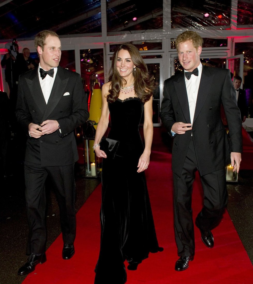 Kate s manželem Williamem a švagrem Harrym