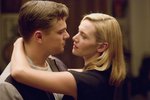 Kate Winslet a Leonardo DiCaprio si zopakovali role zamilovaného páru. V Titanicu ani v Nouzovém východě však jejich filmová láska nekončí happy-endem. Šťastný konec ale nemá ani hereččino manželstvý s režisérem Samem Mendesem.
