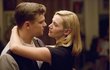 Kate Winslet a Leonardo DiCaprio si zopakovali role zamilovaného páru. V Titanicu ani v Nouzovém východě však jejich filmová láska nekončí happy-endem. Šťastný konec ale nemá ani hereččino manželstvý s režisérem Samem Mendesem.