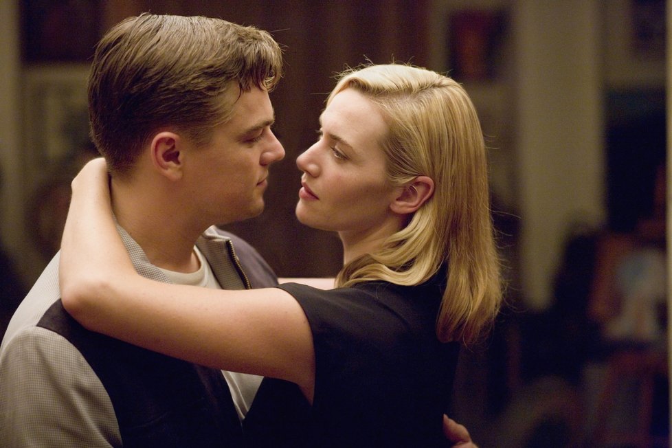 Kate Winslet a Leonardo DiCaprio si zopakovali role zamilovaného páru. V Titanicu ani v Nouzovém východě však jejich filmová láska nekončí happy-endem. Šťastný konec ale nemá ani hereččino manželstvý s režisérem Samem Mendesem.