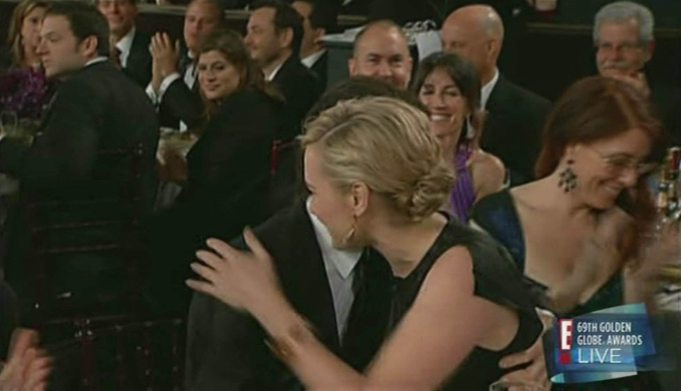 Kate si za ocenění vysloužila od svého přítele objetí a polibek