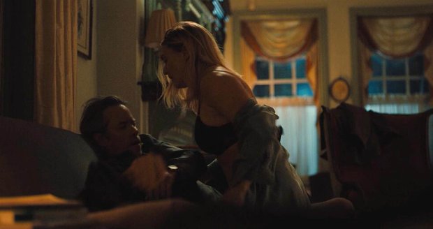 Sexuální scéna Kate Winslet a Guye Pearce v seriálu Mare z Easttownu