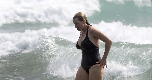 Kate Winslet v plavkách na dovolené na Novém Zélandu.