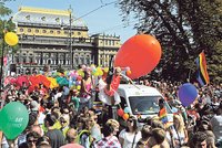 Prague Pride bude letos největší v historii. Jeptiška, kterou zakázal Duka, přijede