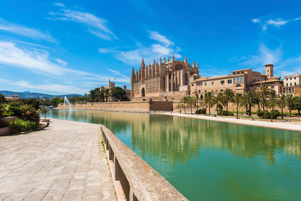 Mallorca je oblíbenou turistickou destinací.