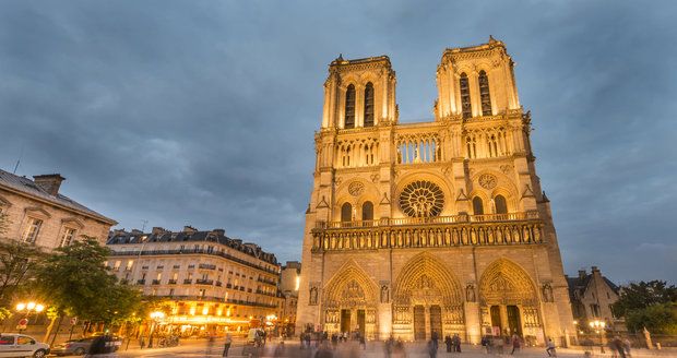 Chtěly vyhodit Notre-Dame do povětří. Pětici džihádistek hrozí doživotí