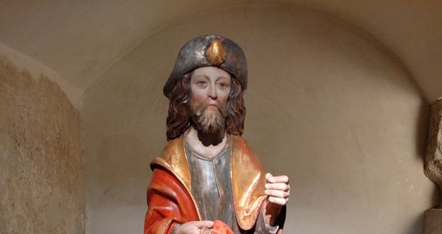Sv. Jakub Starší vznikl v 80. letech 15. století, v roce 1945 byl vážně poškozen. Heřman Kotrba vzácnou sošku ze dřeva zrestauroval.