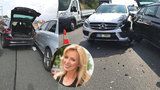 Kateřina Brožová bourala v hromadné nehodě na D1! Zrušená tři luxusní auta, v jednom byl kočárek!
