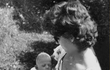 Malá Kateřina Cajthamlová s maminkou.