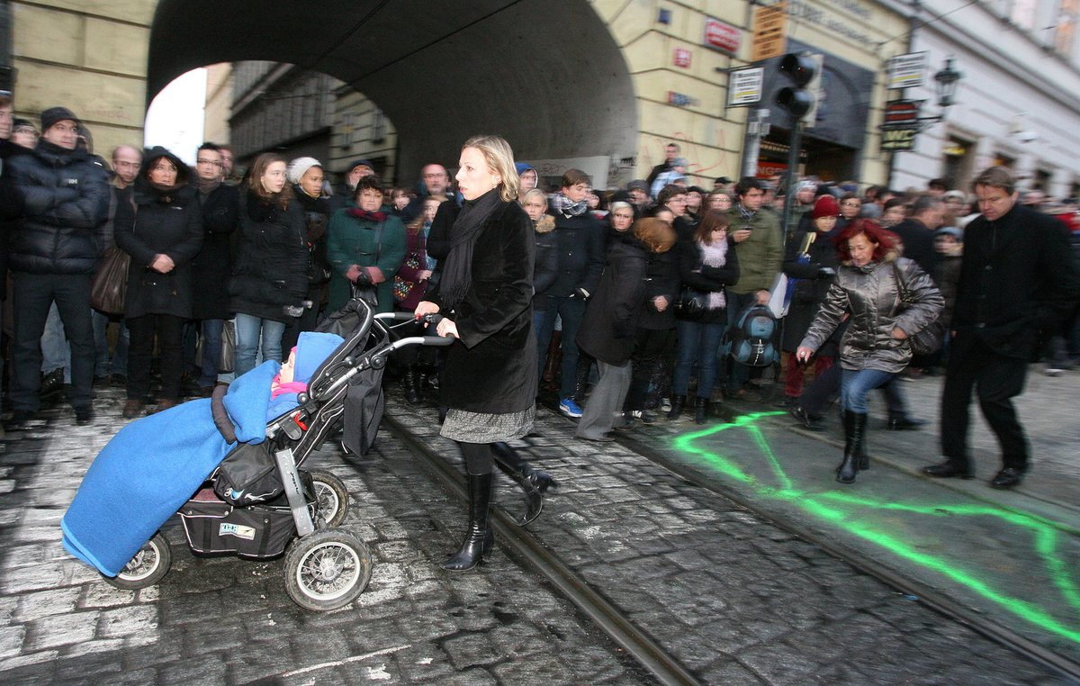 S dcerou Noemi (2) v kočárku dorazila i exposlankyně Kateřina Jacques (40) a její zelený partner Martin Bursík (52).