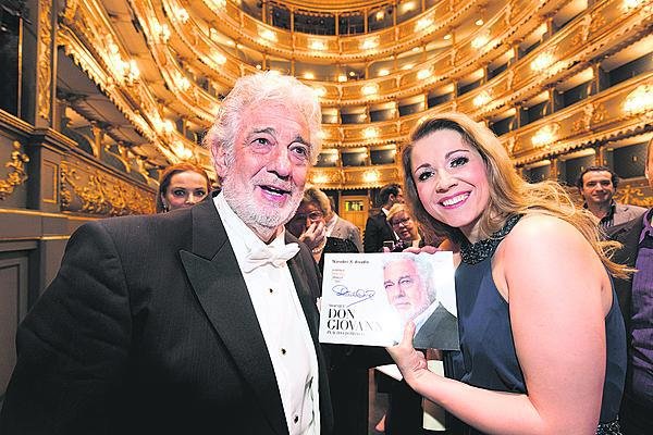 2017 Slavný tenor a dirigent Plácido Domingo si Kateřinu jako jedinou Češku vybral do představení opery Don Giovanni.