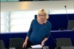 Kateřina Konečná v europarlamentu při diskuzi začátkem října. Těhotenské bříško již bylo značně nápadné.