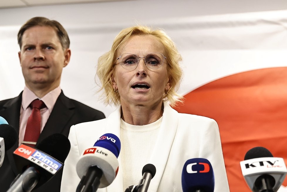 Kateřina Konečná (KSČM) ve štábu Stačilo! v Ostravě (4.10.2025) Kateřina Konečná (KSČM) ve štábu Stačilo! v Ostravě (4.10.2025)